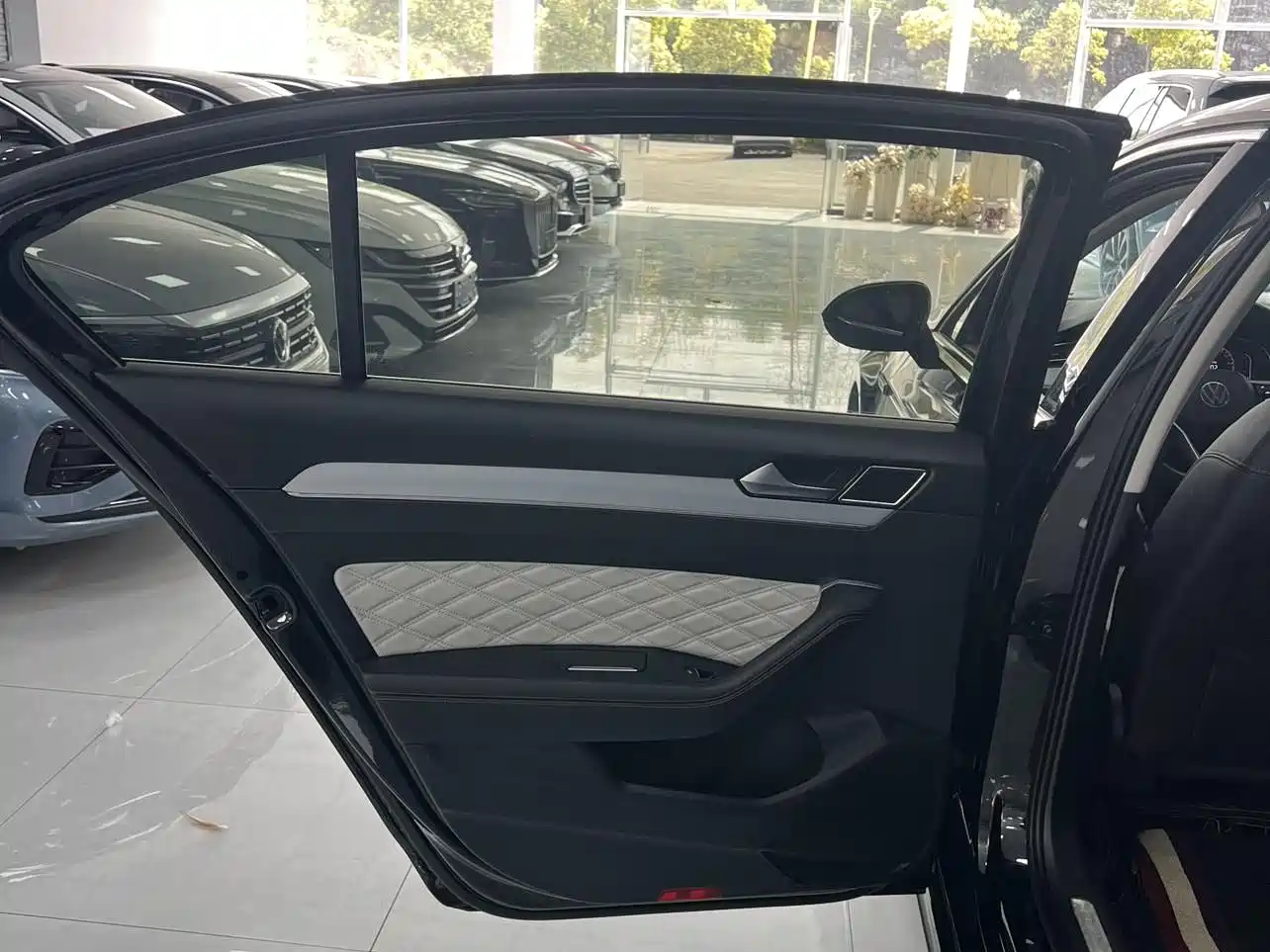 Volkswagen Magotan 2023 2 Million Units Anniversary Edition 330TSI DSG Leading Type фото 25