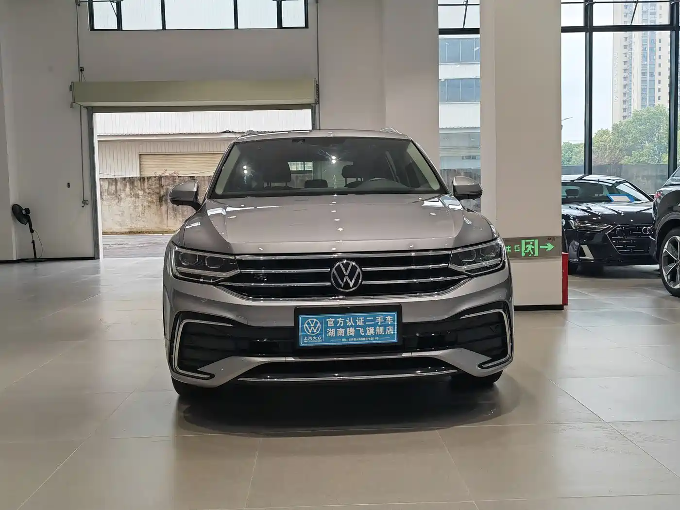Volkswagen Tiguan L 2022 330TSI Auto 2WD R-Line Premium Edition фото 2