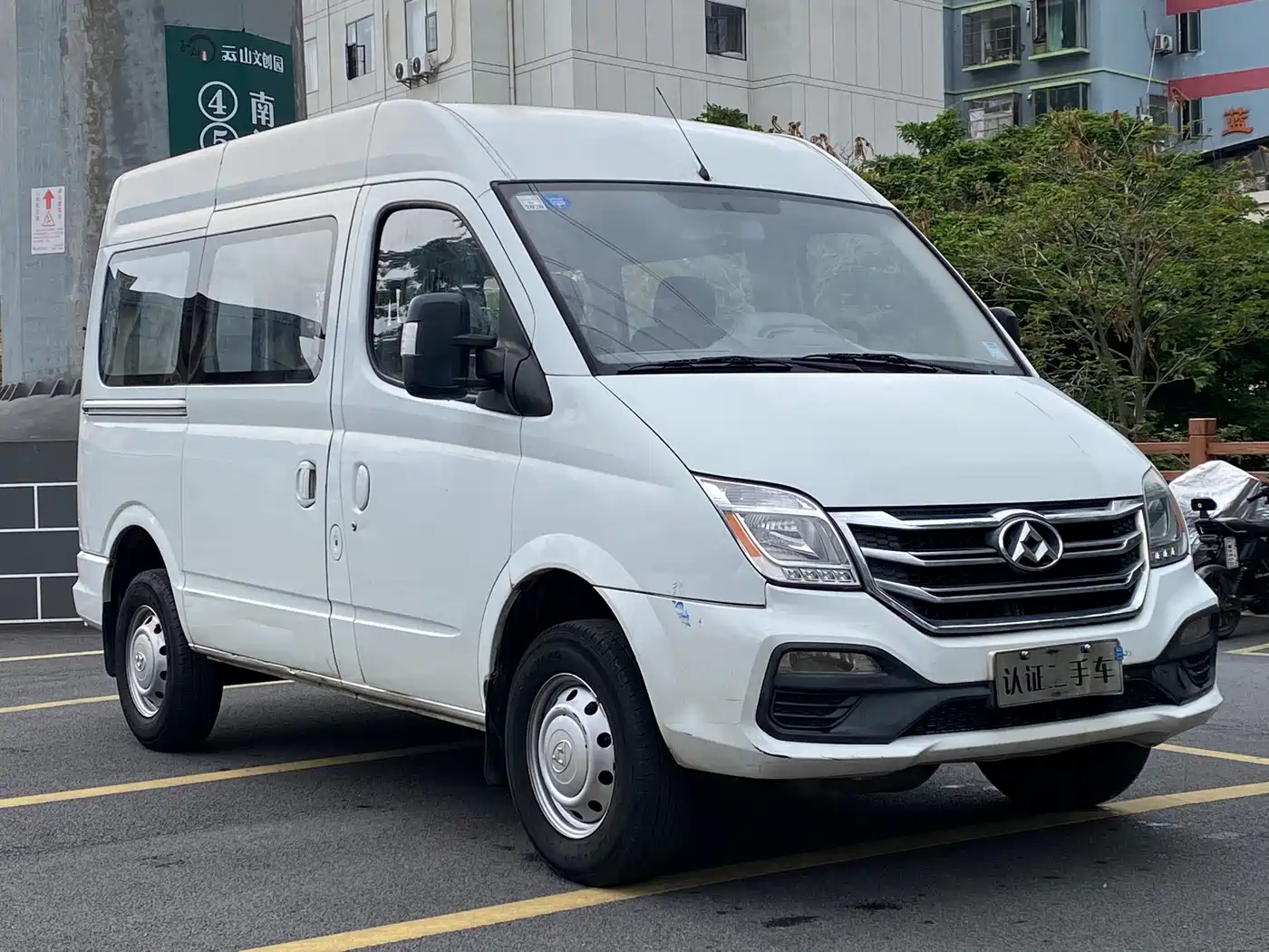 SAIC Maxus Xintu V80 2018 2.5T 6-speed manual Aoyuntong modified short wheelbase medium roof 5-6-seater фото 3