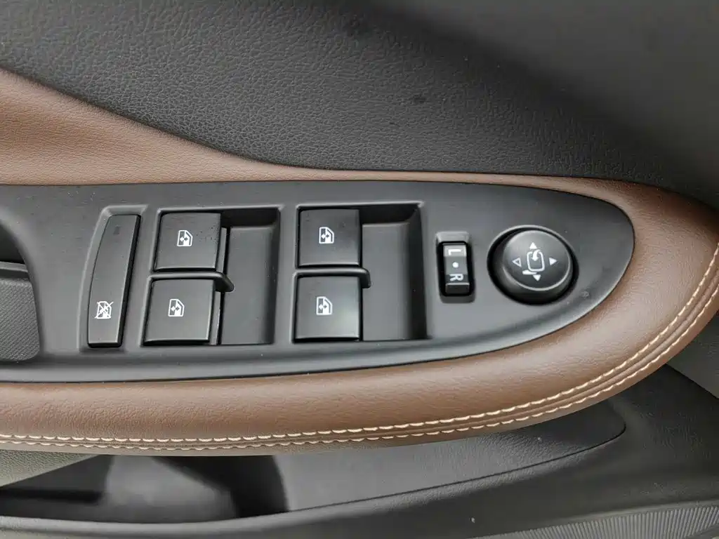 Photo 9 - Buick Envision Plus