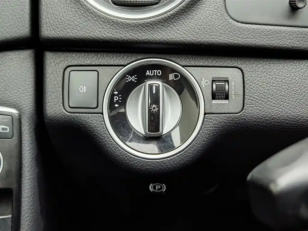 Mercedes-Benz C-Class 2011 C 180K Classic фото 21