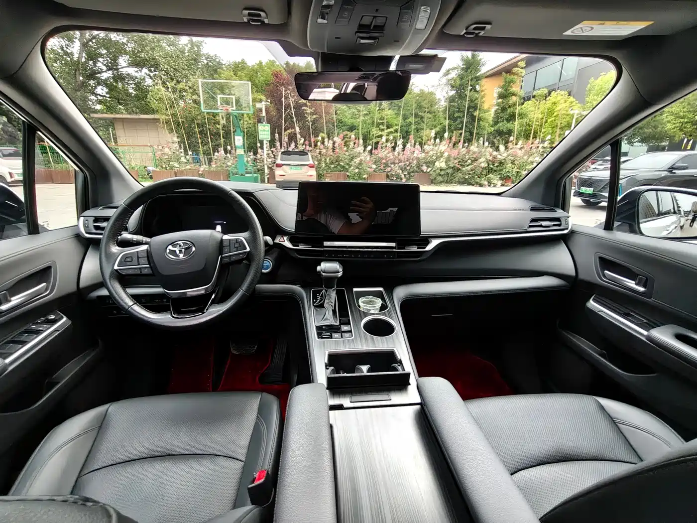 Toyota Sienna 2023 2.5L Hybrid Premium Edition фото 5