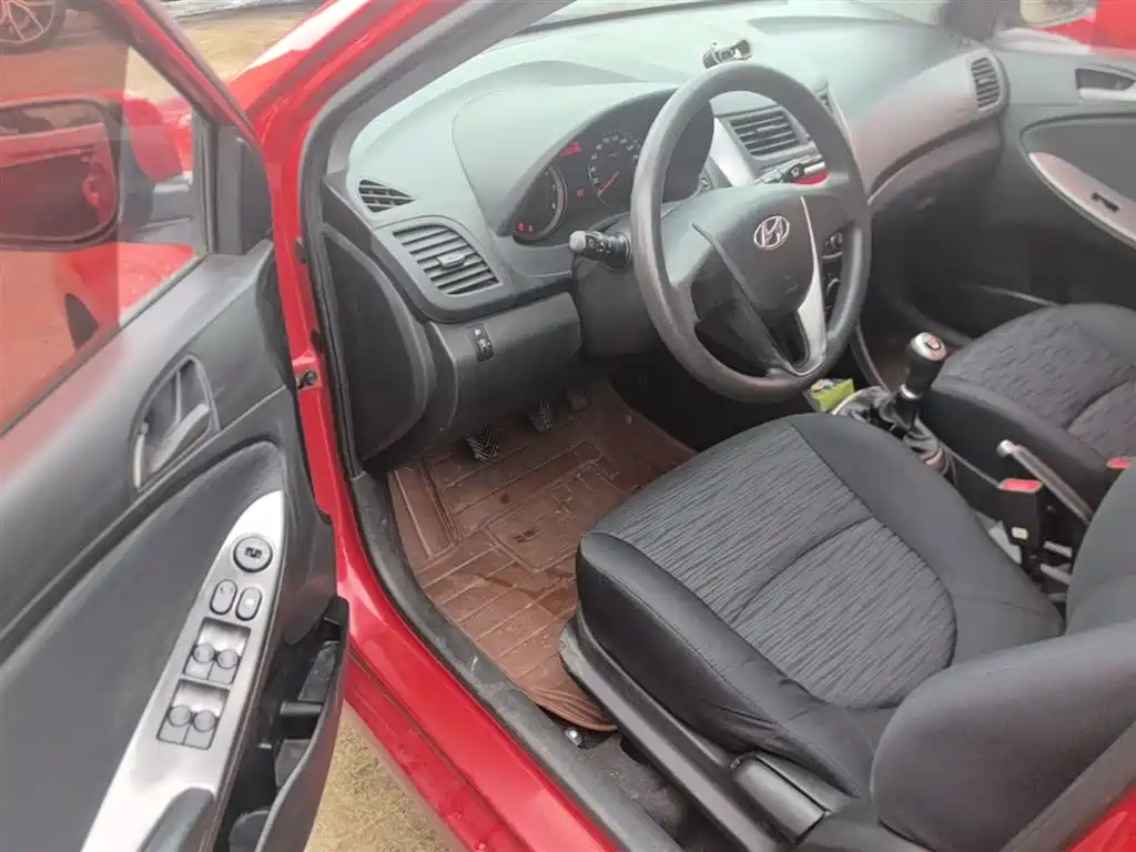 Hyundai Reina 2014 1.4L Manual GLX фото 16