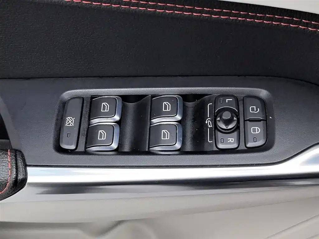 Lynk & Co 02 2019 1.5T DCT 2WD Shine Pro Edition China VI фото 9
