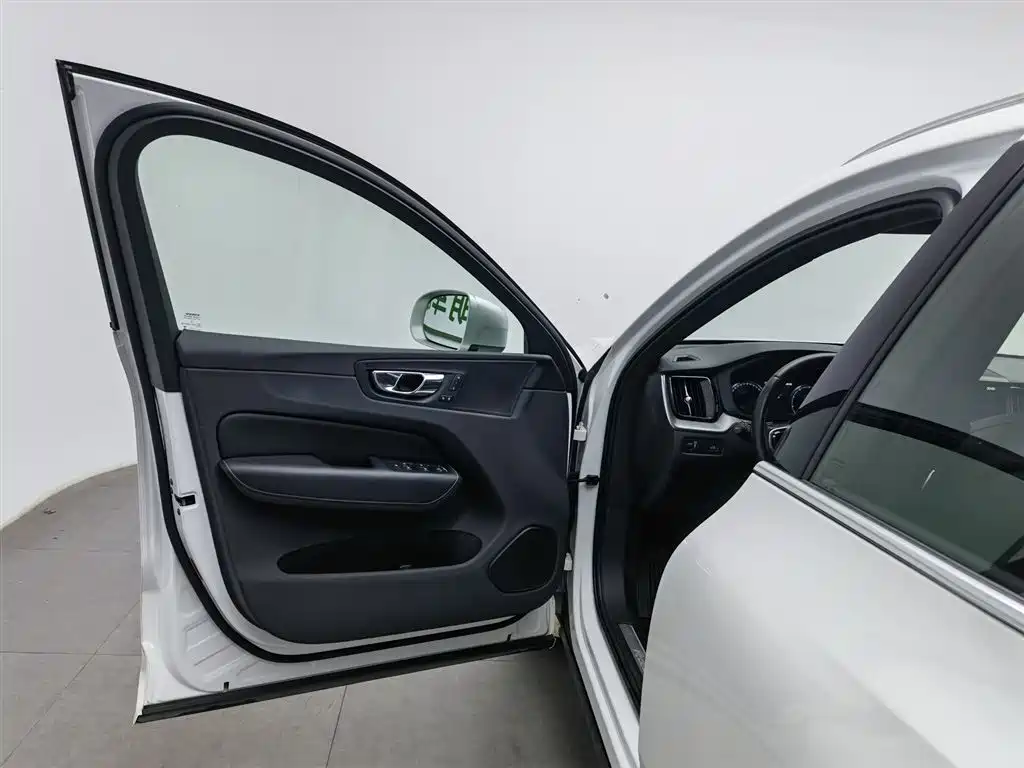 Volvo XC60 2018 T5 AWD Inscription Sport Edition фото 8