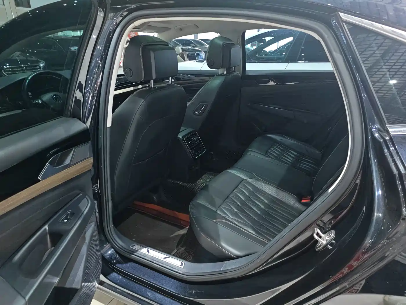 Volkswagen Passat 2020 Facelift 330TSI Luxury China VI фото 5