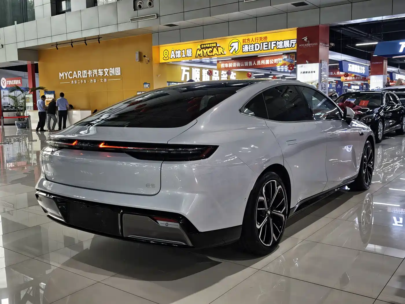 Geely Galaxy Galaxy E8 2025 700km Long Voyage Smart Drive Edition фото 18