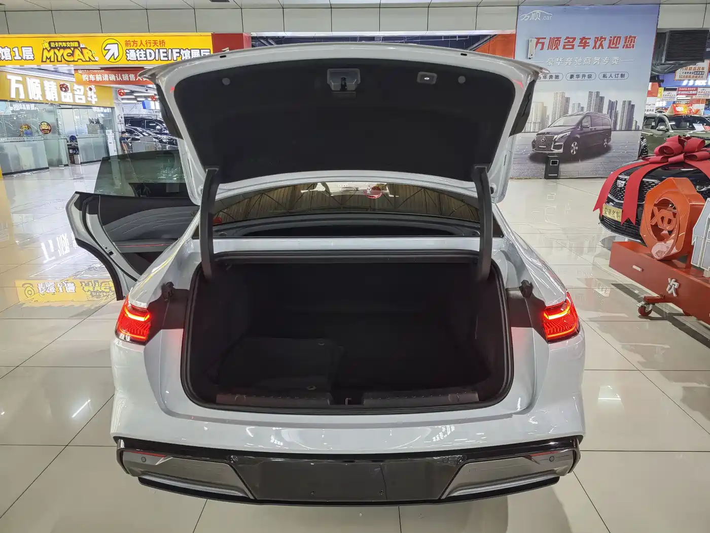 Geely Galaxy Galaxy E8 2025 700km Long Voyage Smart Drive Edition фото 22