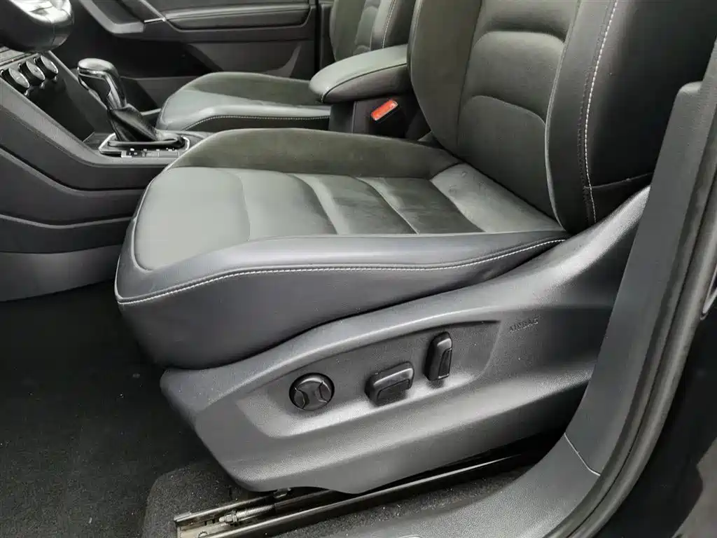Volkswagen Tiguan L 2021 330TSI Automatic 2WD R-Line Premium фото 20