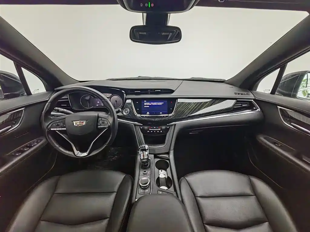 CADILLAC XT6