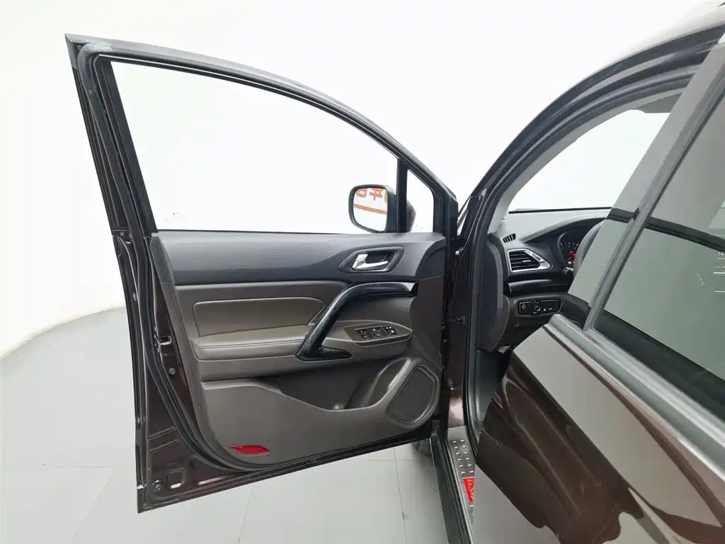 GAC Trumpchi Trumpchi GS4 2016 235T Manual Luxury Edition фото 8
