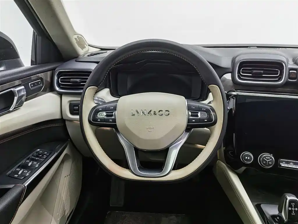 Lynk & Co 02 2020 1.5T DCT 2WD Shine Pro Edition фото 11