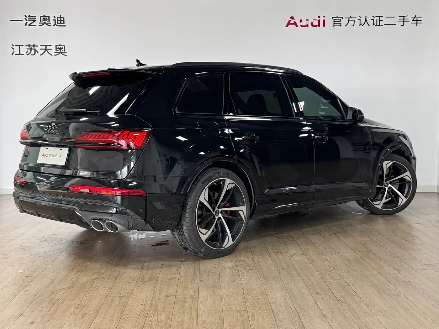 Audi SQ7 2024 4.0 TFSI Dark Knight Edition фото 4