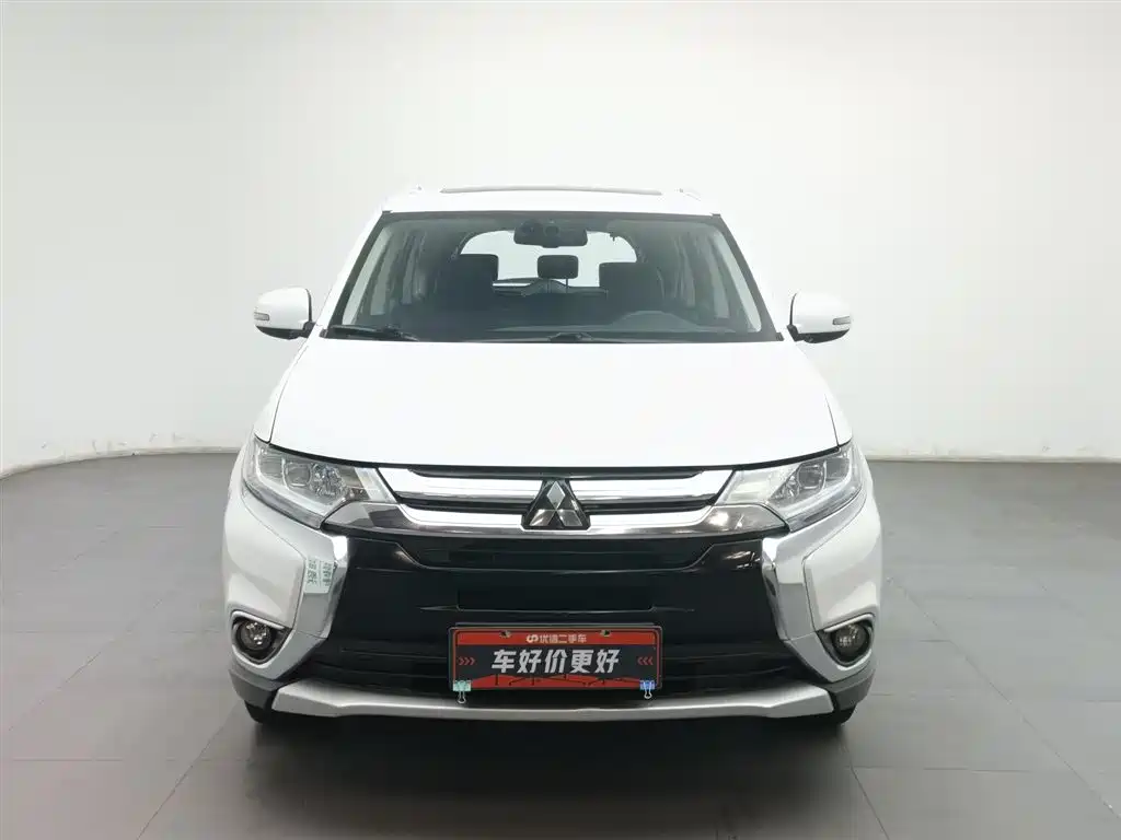 Mitsubishi Outlander 2018 2.4L 4WD Luxury Edition 7-seater фото 3