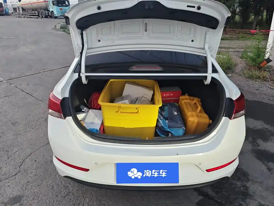 Hyundai Verna 2016 1.4L Manual Cool Edition GLS фото 4