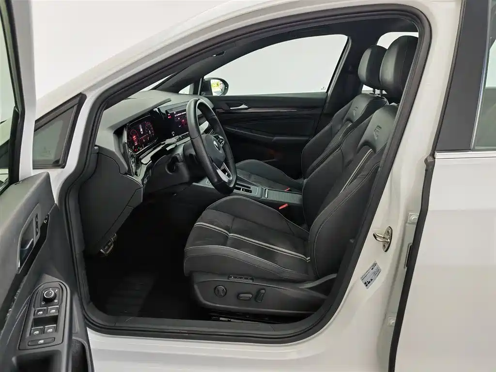 Volkswagen Golf 2021 280TSI DSG R-Line фото 10