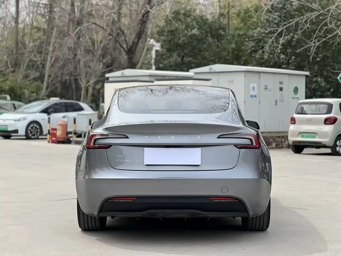 TESLA MODEL 3