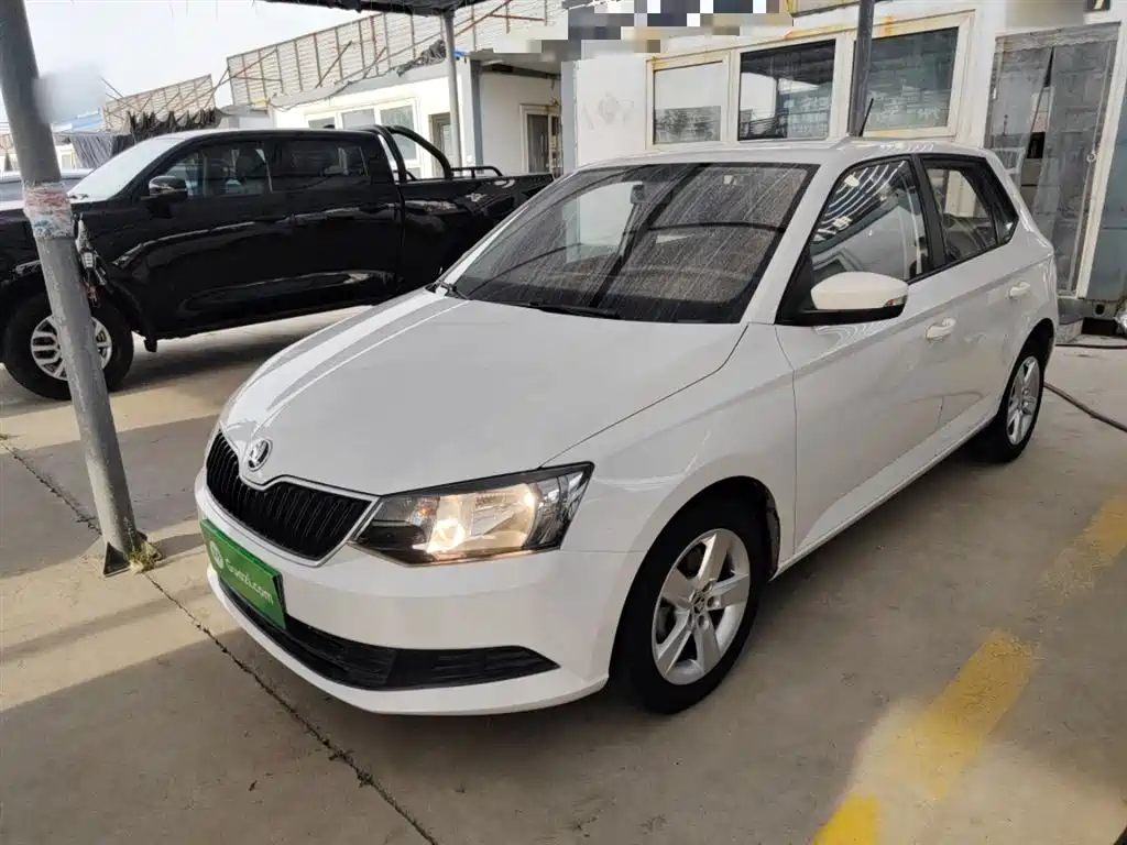 Škoda Fabia 2017 1.4L Auto Car Enjoy Edition фото 2