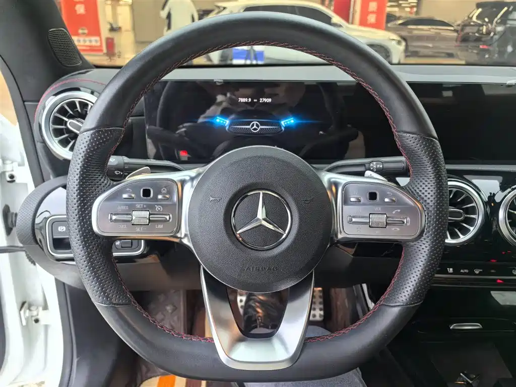 Mercedes-Benz CLA (Import) 2023 CLA 200 фото 7