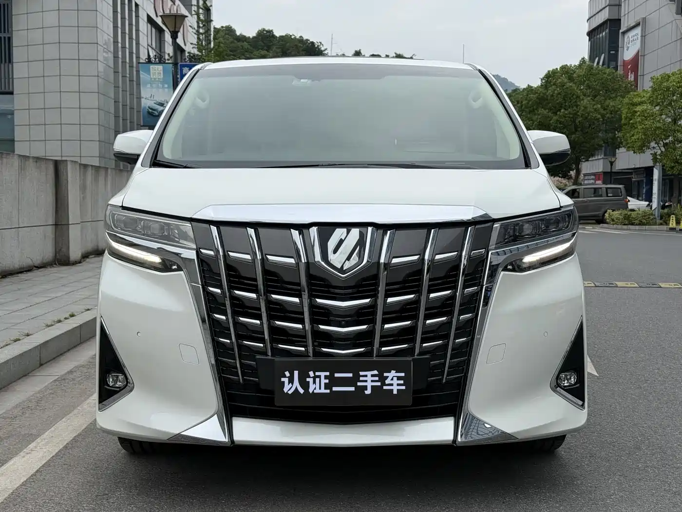 Toyota Alphard 2018 Facelift 3.5L Luxury Edition фото 2