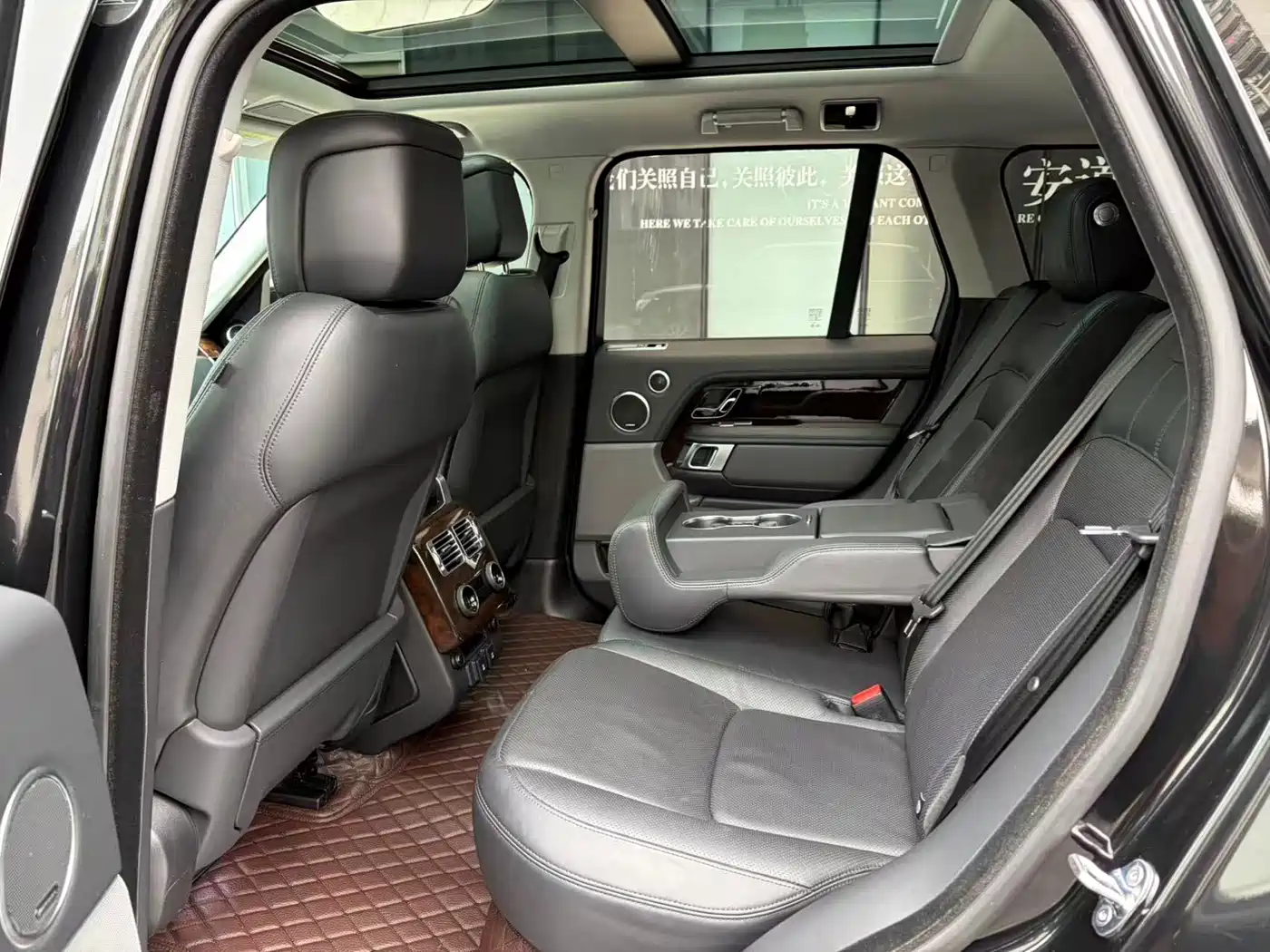 Land Rover Range Rover 2020 3.0 L6 Heritage Edition фото 10