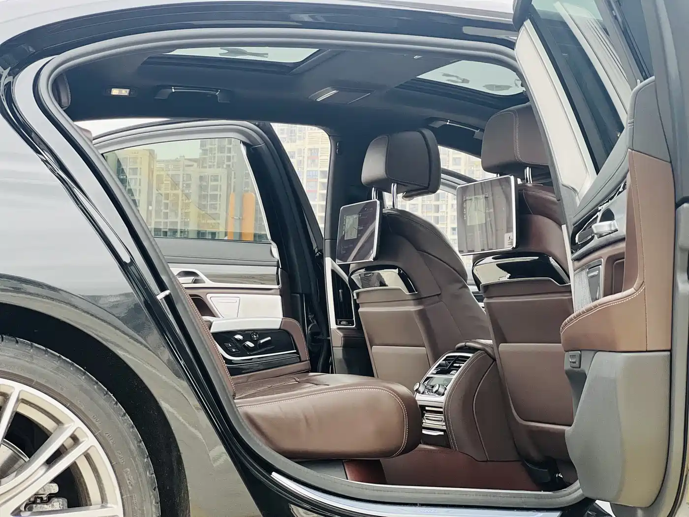 BMW 7 Series 2022 740Li xDrive Executive Luxury Package фото 7