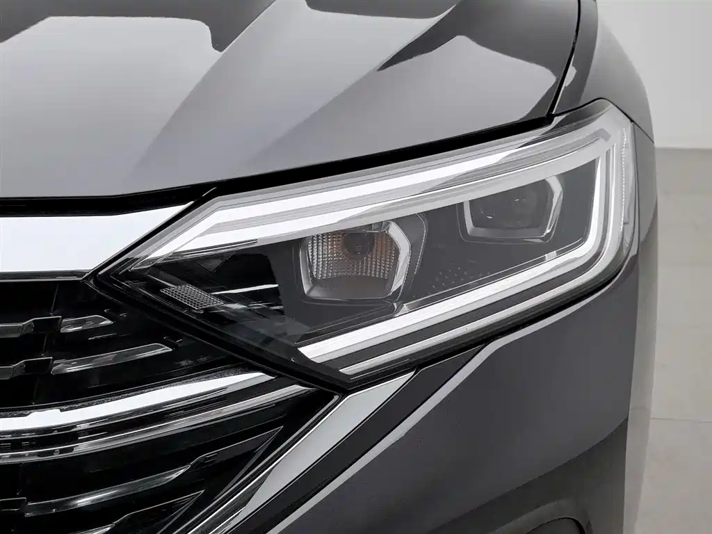 Volkswagen Sagitar 2025 Model Year 3rd Facelift 300TSI DSG Surpassing Edition фото 7
