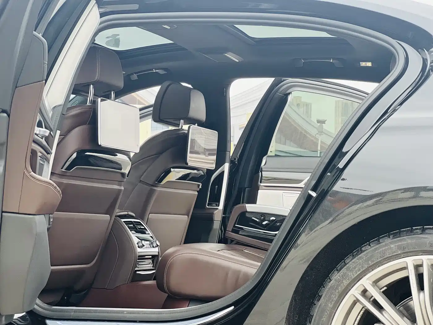 BMW 7 Series 2022 740Li xDrive Executive Luxury Package фото 5