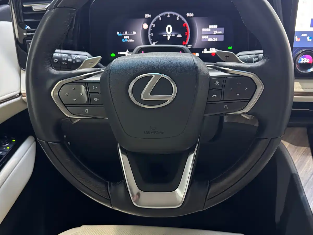 Lexus LM 2023 350h 7-Seater Elegance Edition фото 11
