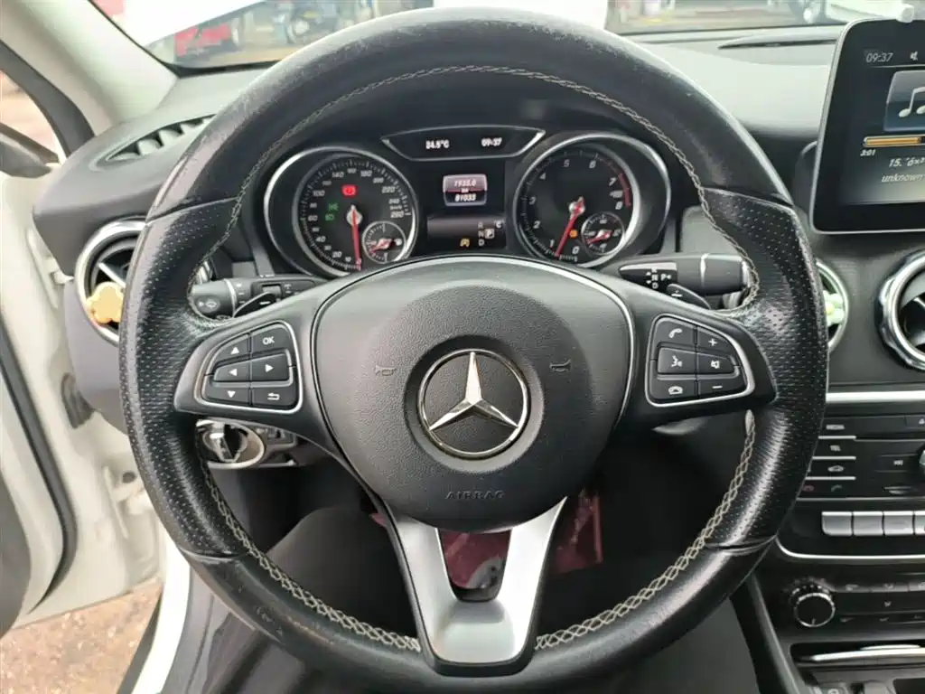 Mercedes-Benz GLA 2017 GLA 200 Dynamic фото 11