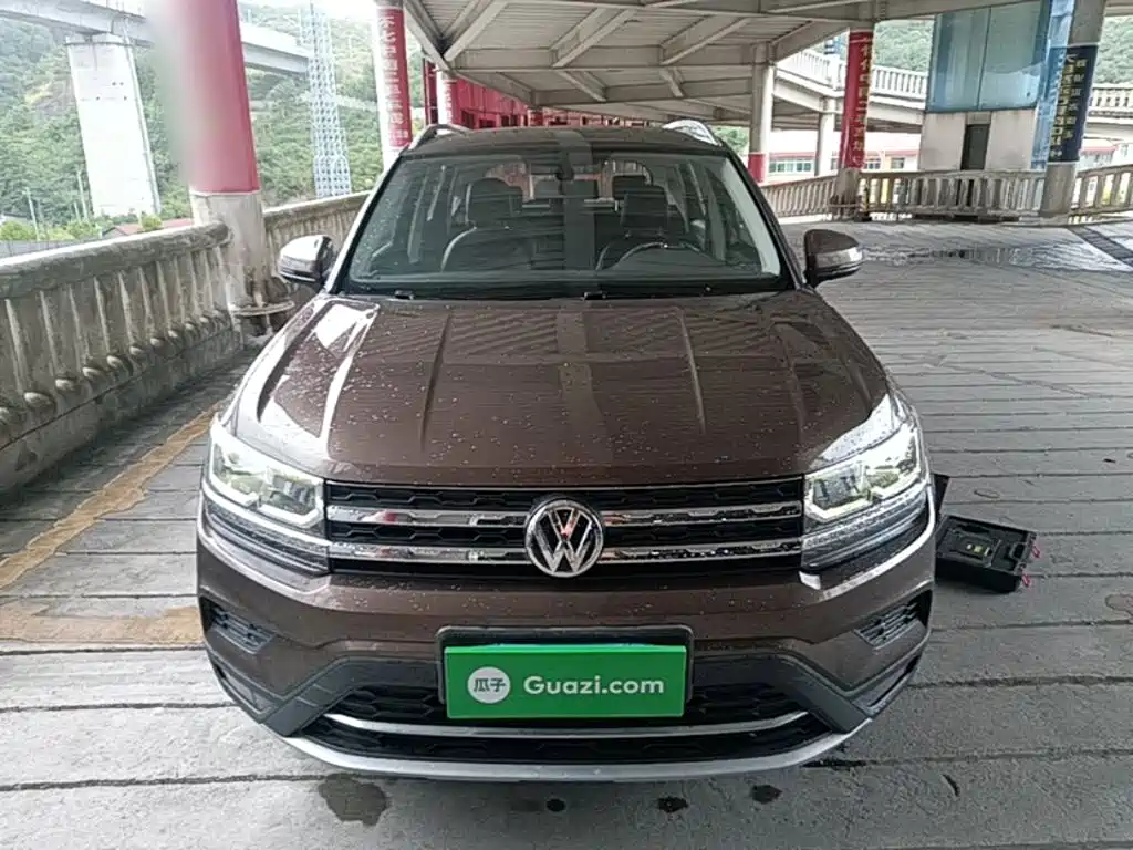 Фото 3 - Volkswagen Tharu