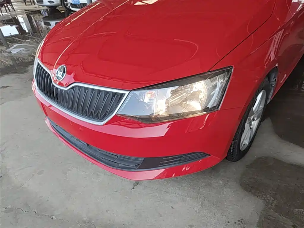 Škoda Fabia 2016 1.4L Automatic Car Enjoy Edition фото 24
