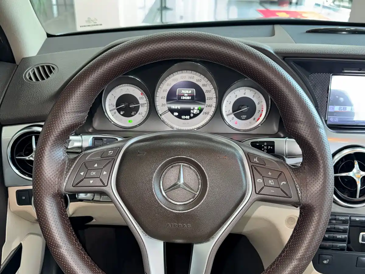 Mercedes-Benz GLK-Class 2013 GLK 300 4MATIC Fashion фото 19