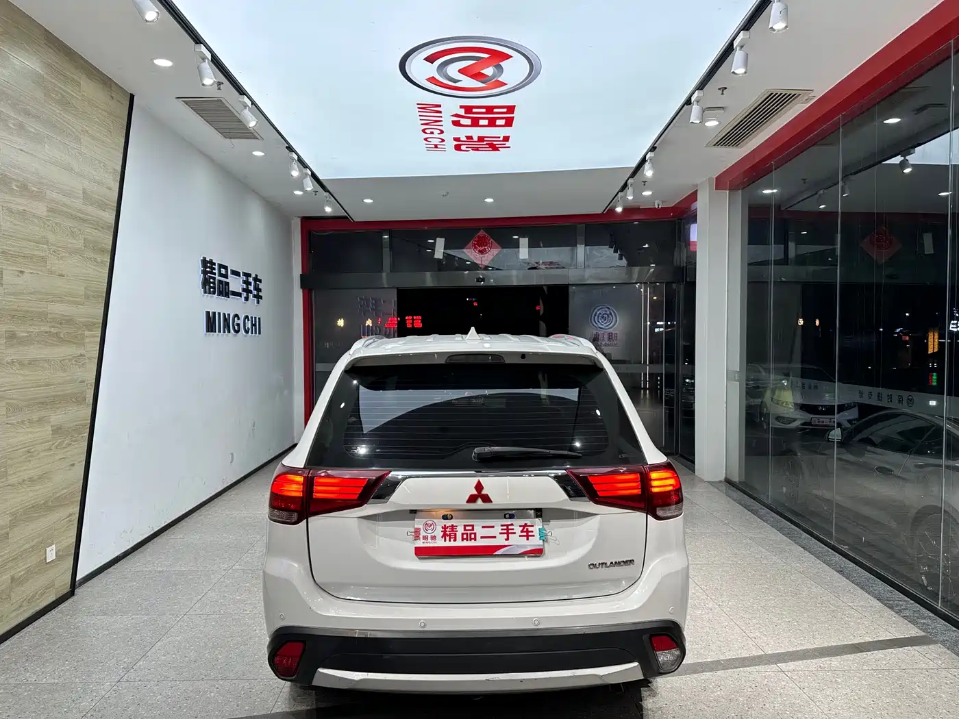 MITSUBISHI OUTLANDER