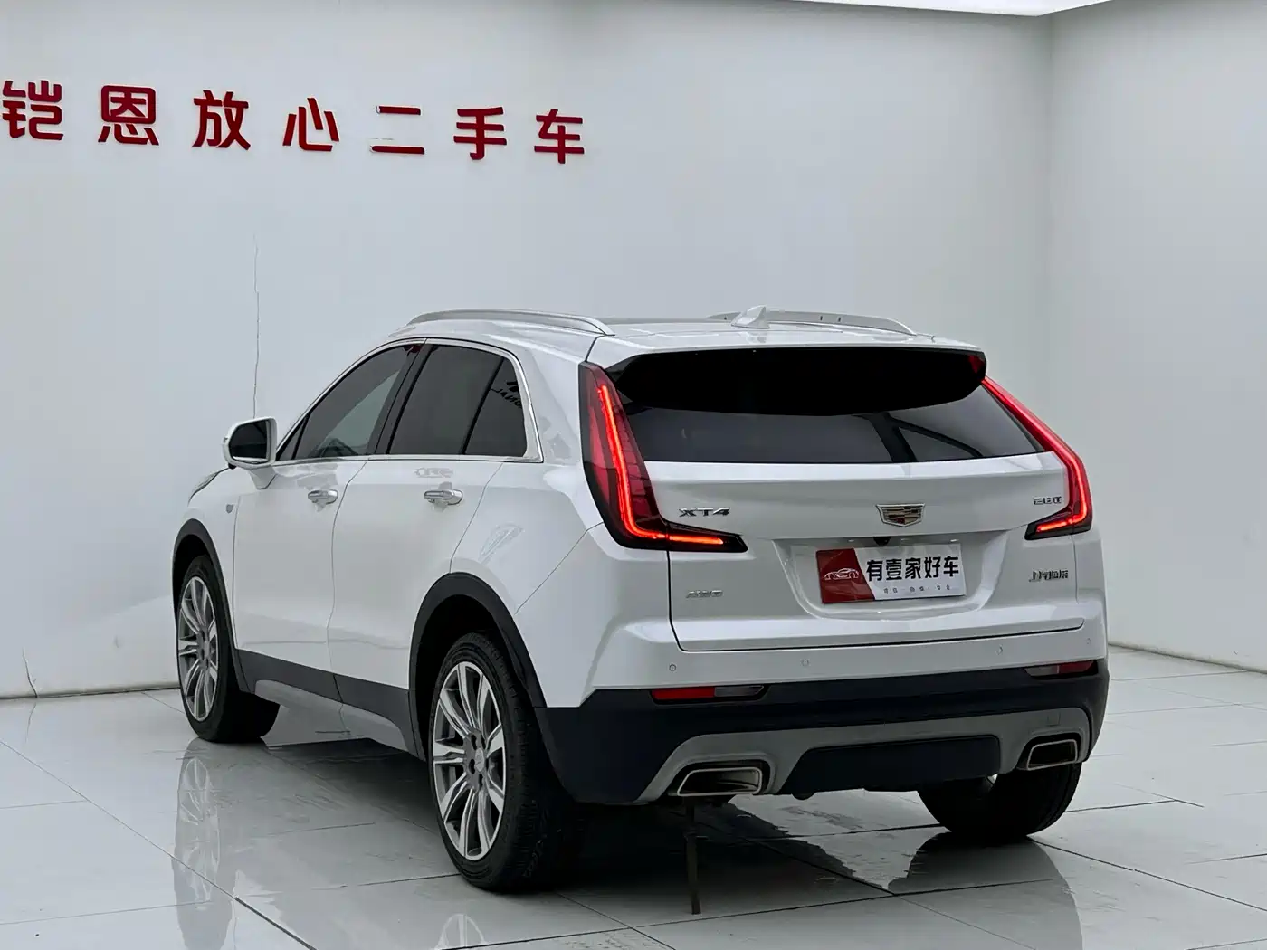 CADILLAC XT4