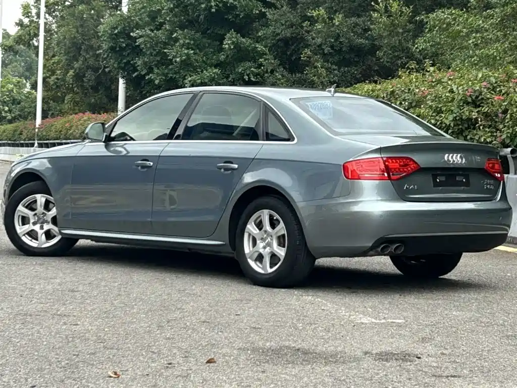 Audi A4L 2010 2.0 TFSI Technology фото 7