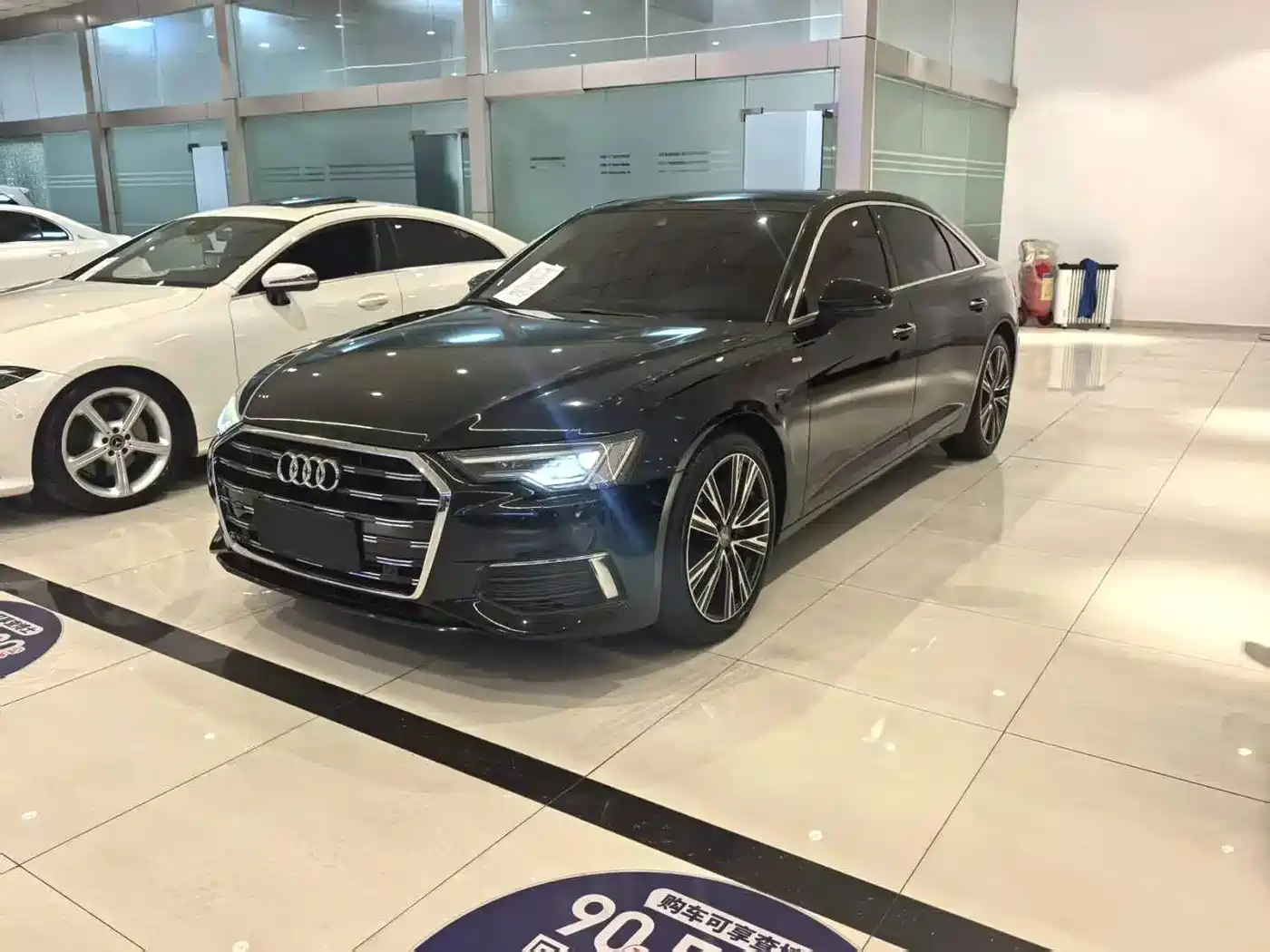 Фото 1 - Audi A6L