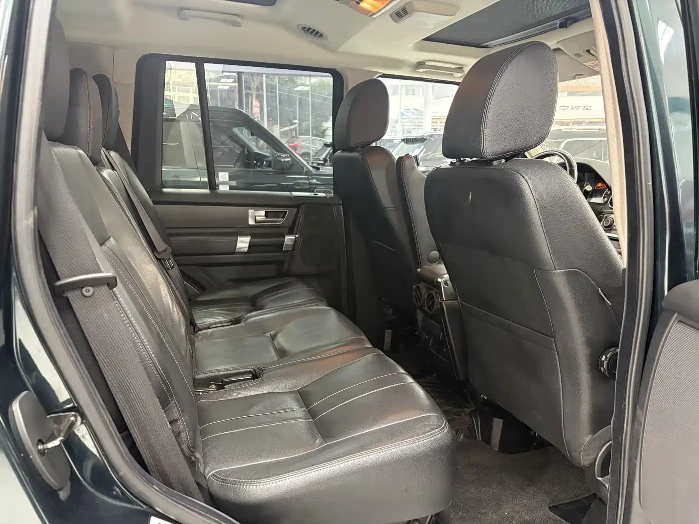 Land Rover Discovery 2015 3.0 SDV6 HSE Diesel фото 26