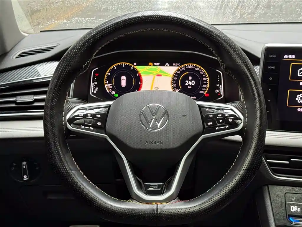 Volkswagen Tiguan L 2023 380TSI 4WD R-Line Premium 7-seater фото 12
