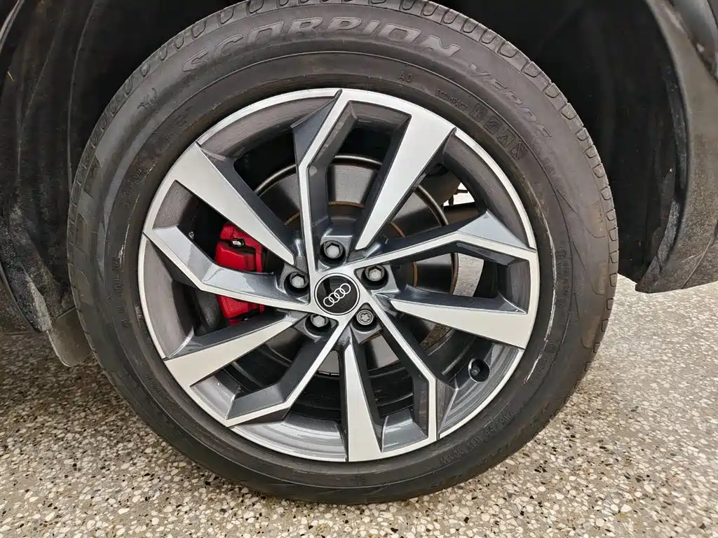 Audi Q5L 2024 Model 40 TFSI Luxury Dynamic фото 17