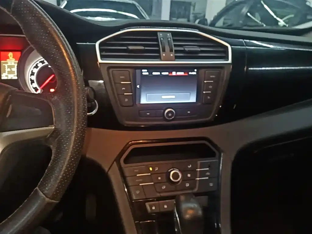 MG Roewe RX5 2016 2015 1.5TGI TST Luxury Edition