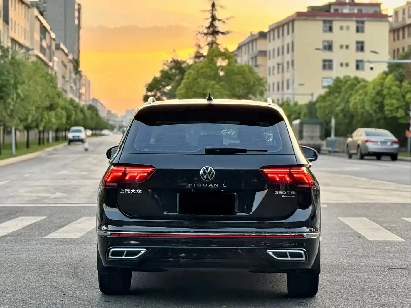 Volkswagen Tiguan L 2022 380TSI Automatic 4WD R-Line Cross Edition 7-Seater фото 8
