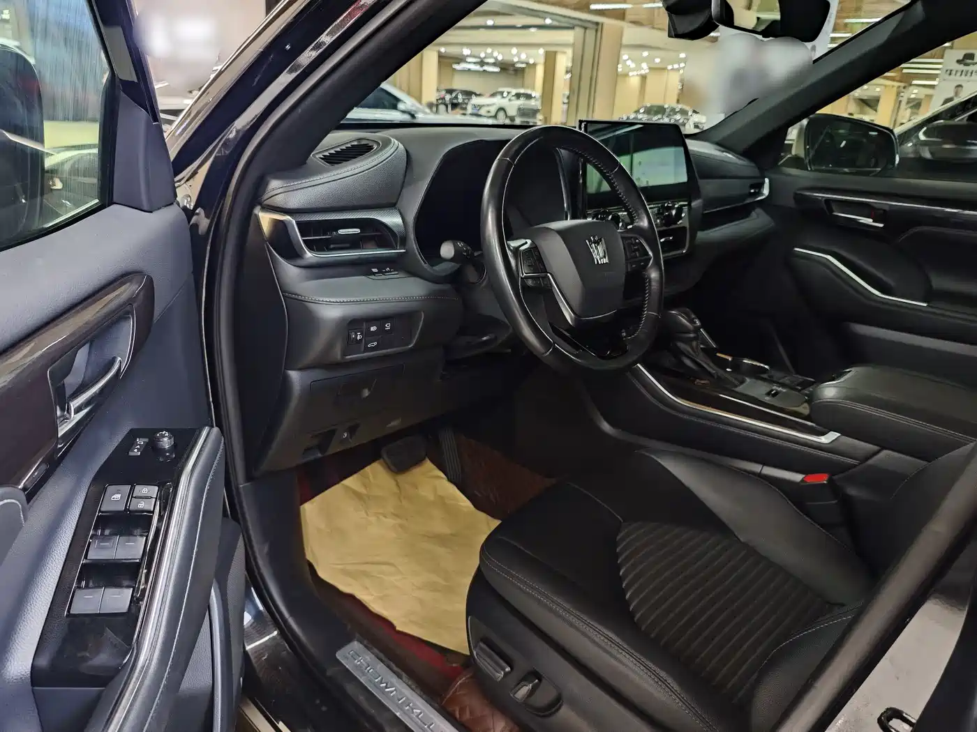 Toyota Crown Kluger 2021 2.5L HEV 4WD Premium фото 8