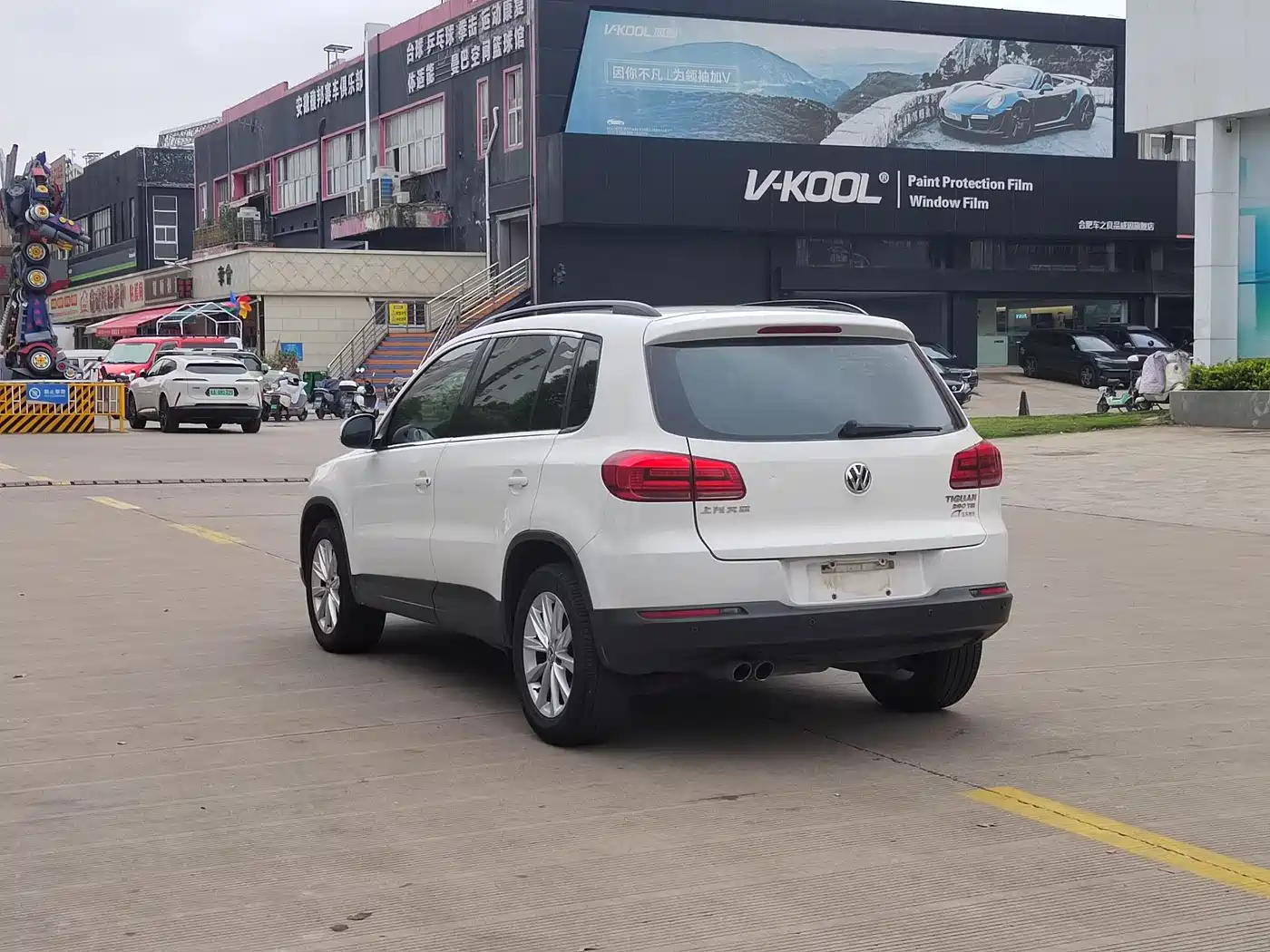 VOLKSWAGEN TIGUAN