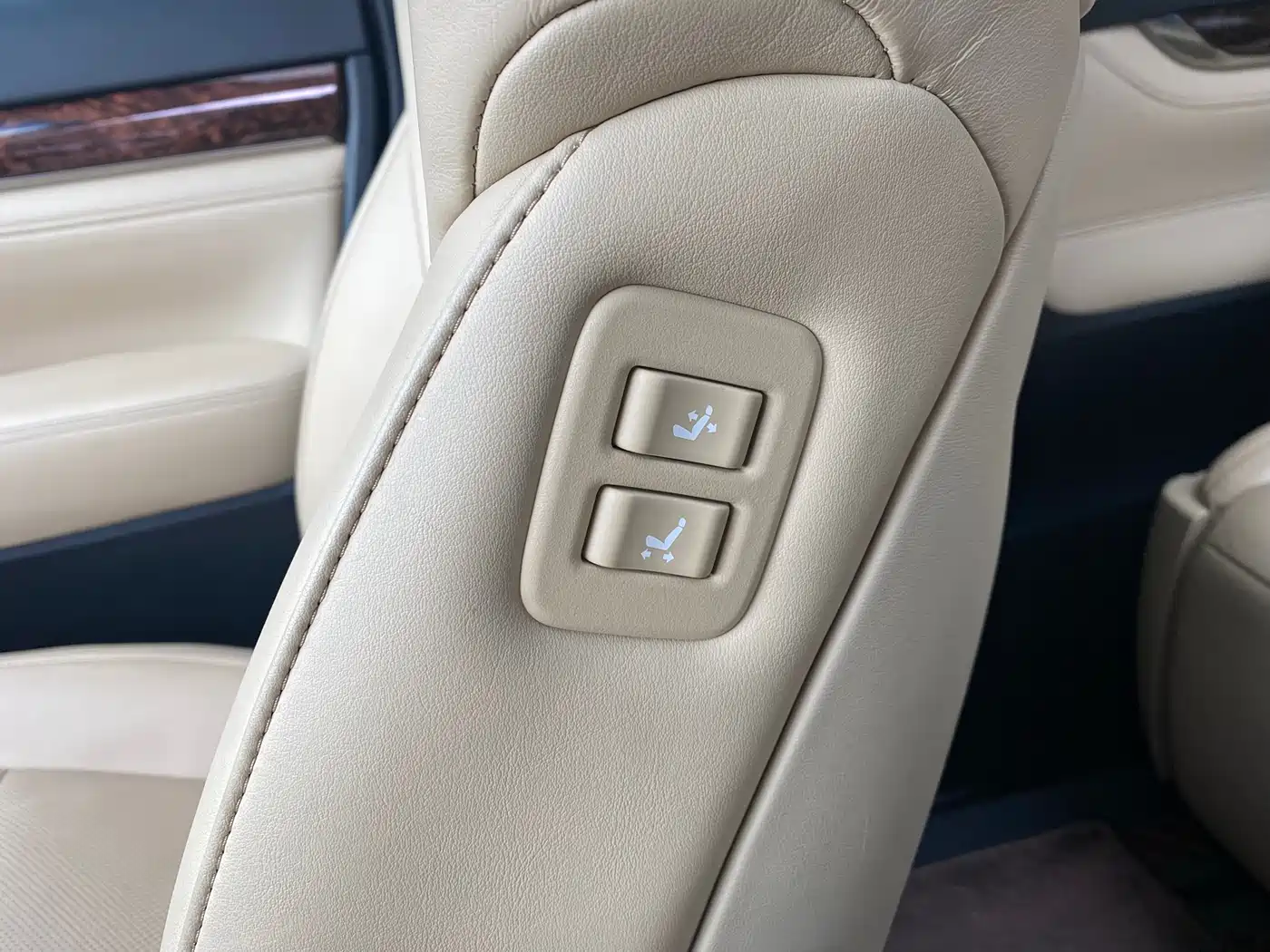 Toyota Alphard 2021 Hybrid 2.5L Luxury фото 13