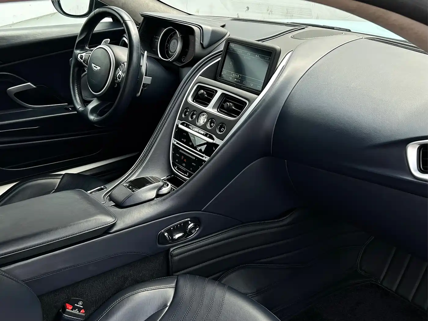 Aston Martin DB11 2019 Model 4.0T V8 Coupe фото 19