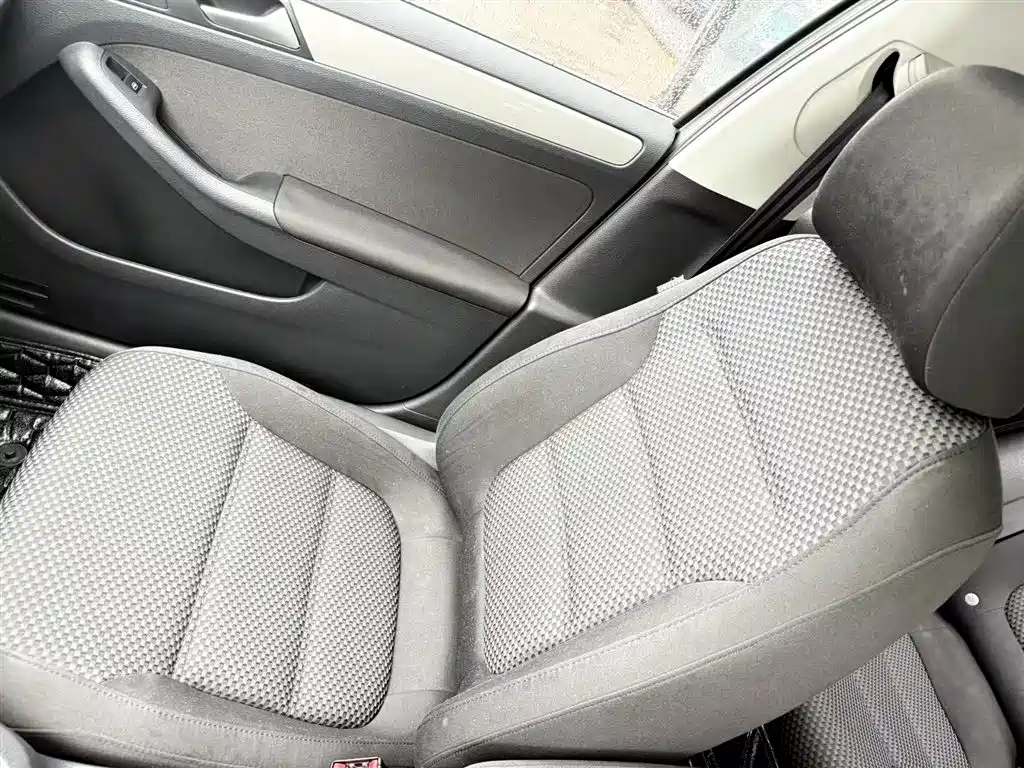 Volkswagen Sagitar 2015 1.6L Automatic Comfort фото 6