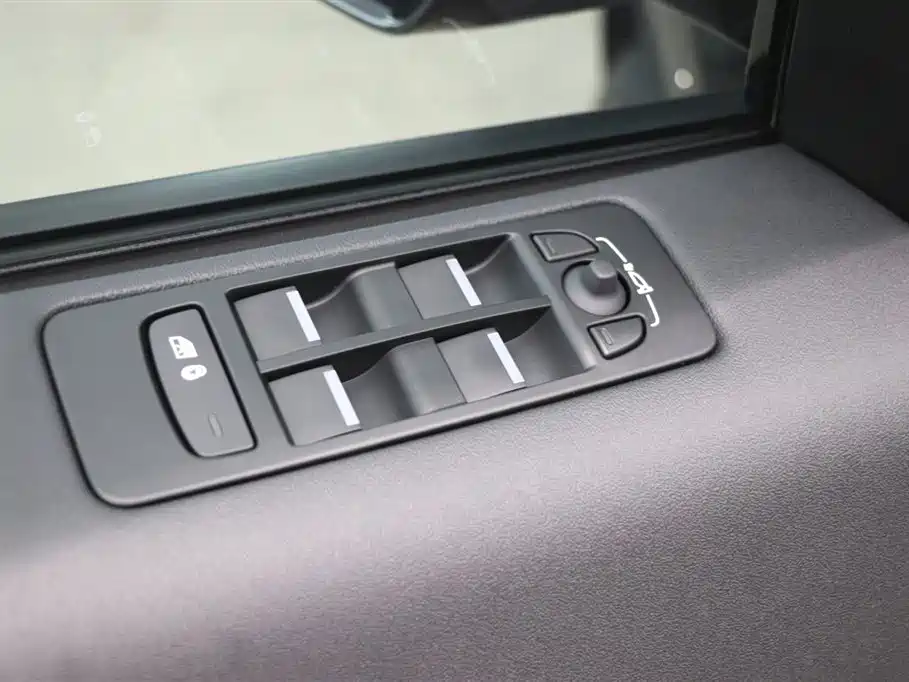 Land Rover Discovery Sport 2024 Performance Technology Edition фото 11