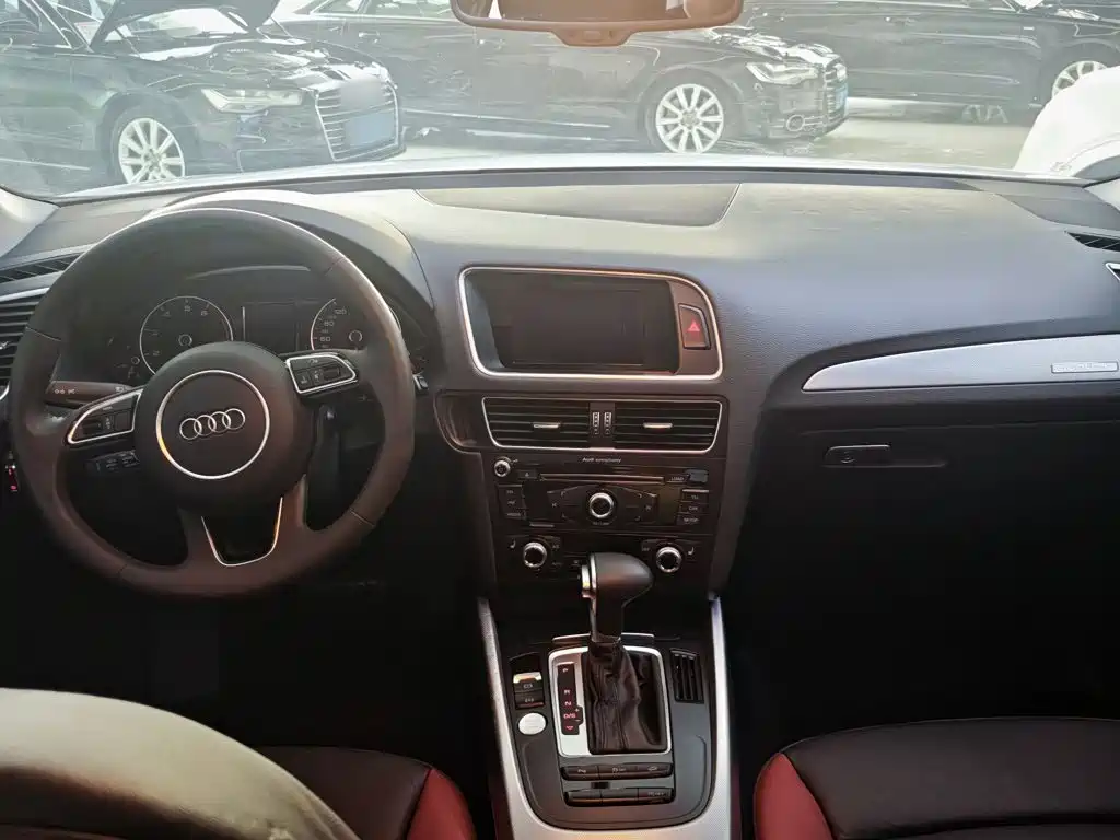Audi Q5 2018 2017 Plus 40 TFSI Technology