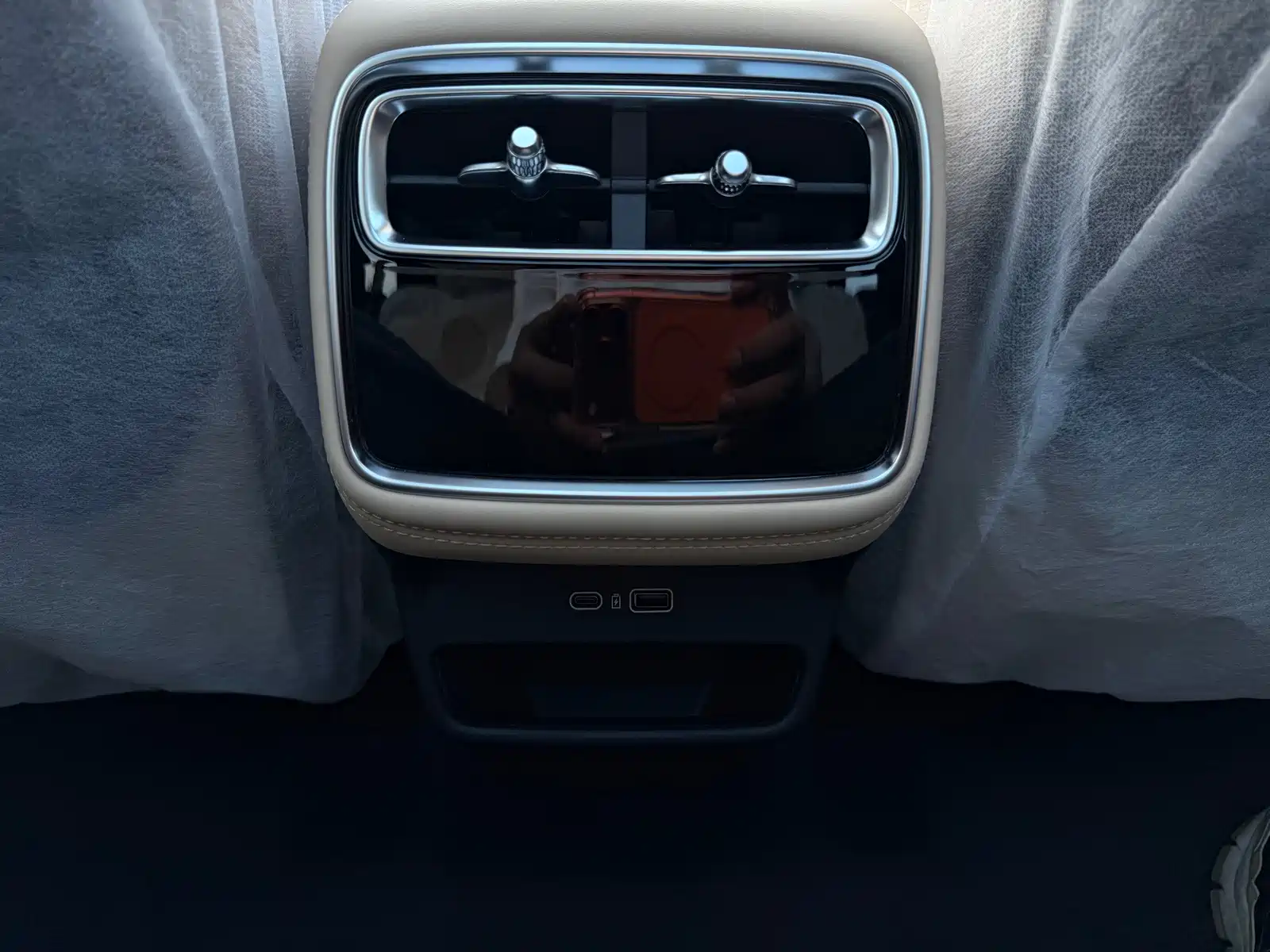 Фото 21 - Geely Monjaro
